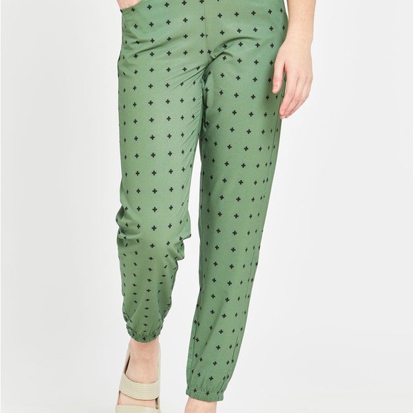 Oiselle Benjamina Button Down Sleeveless Tank Top size 4 NWOT - Picture 4 of 4